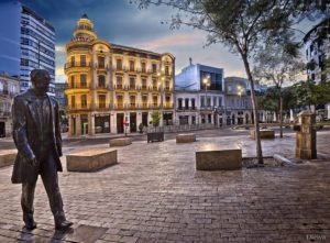 Estatua de Nicolás Salmerón en la Puerta Purchena de Almería.