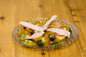 Tapa de Tomate Raff de Almería en la taberna Nuestra Tierra.