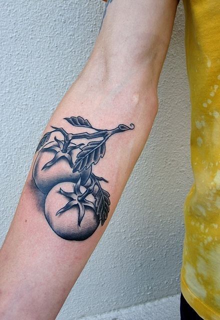 tatuaje de tomates.