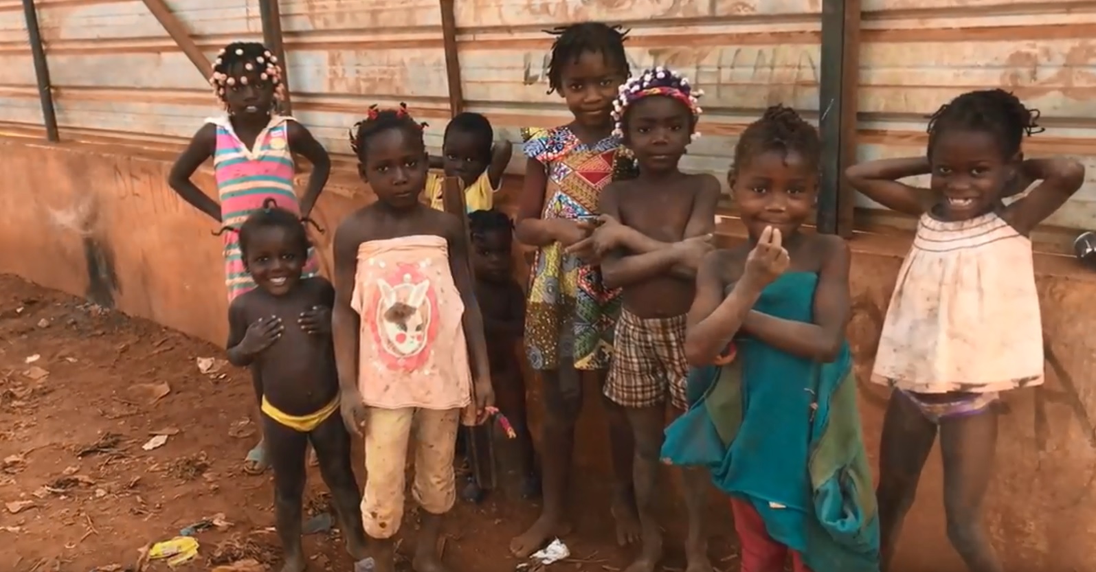 escuela en Angola